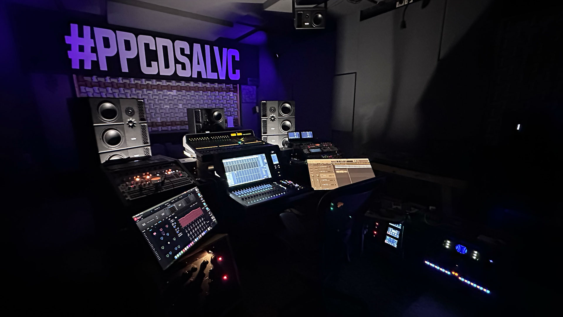 Babilonia Music Cartel de Santa