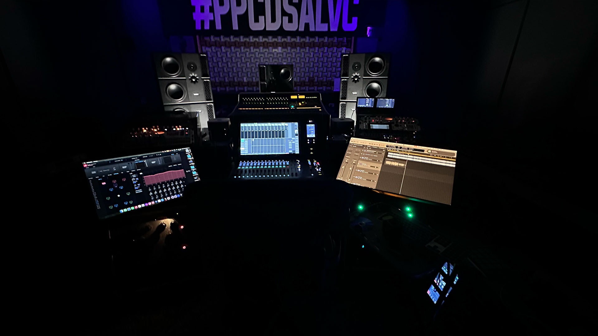 Babilonia Music Cartel de Santa